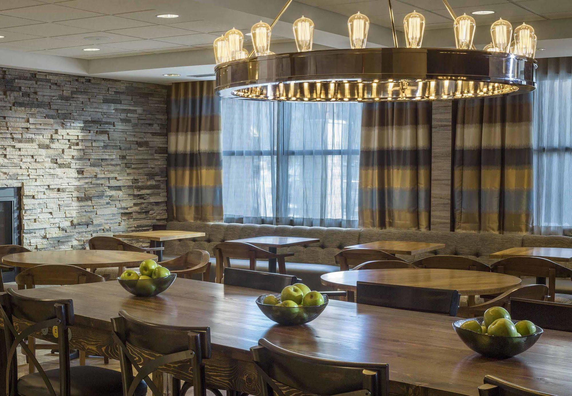 Fairfield By Marriott Waterbury Stowe Exterior foto